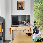 3 Bedroom Lovely In Σπίτι διακοπών *