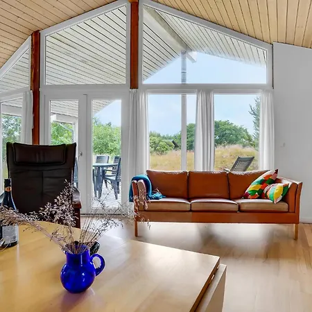 3 Bedroom Lovely In Holiday home Fano