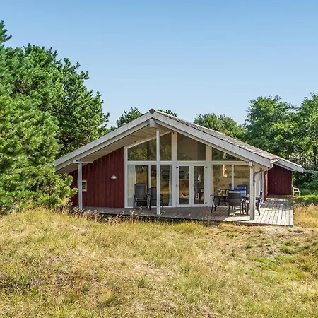 3 Bedroom Lovely In Holiday home